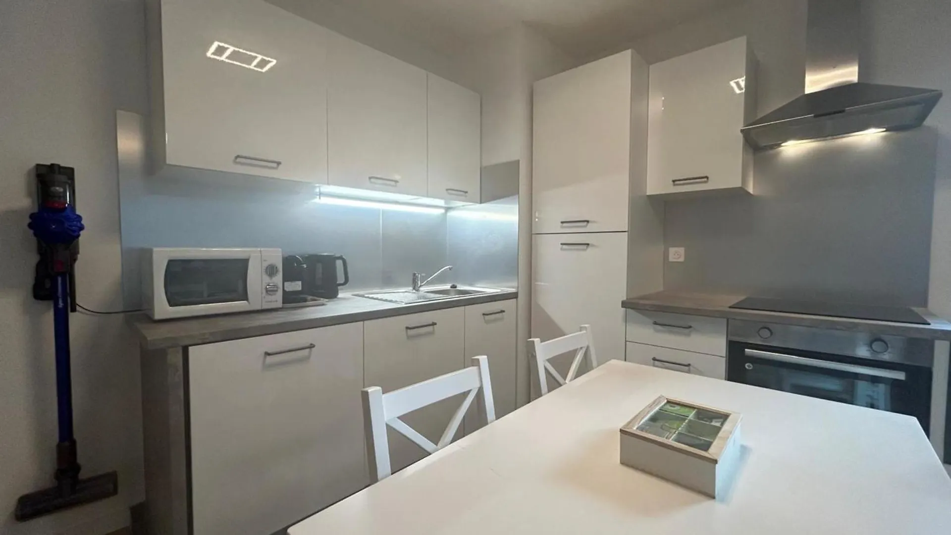 Spacious Appt With Balcony In The 13Th باريس
