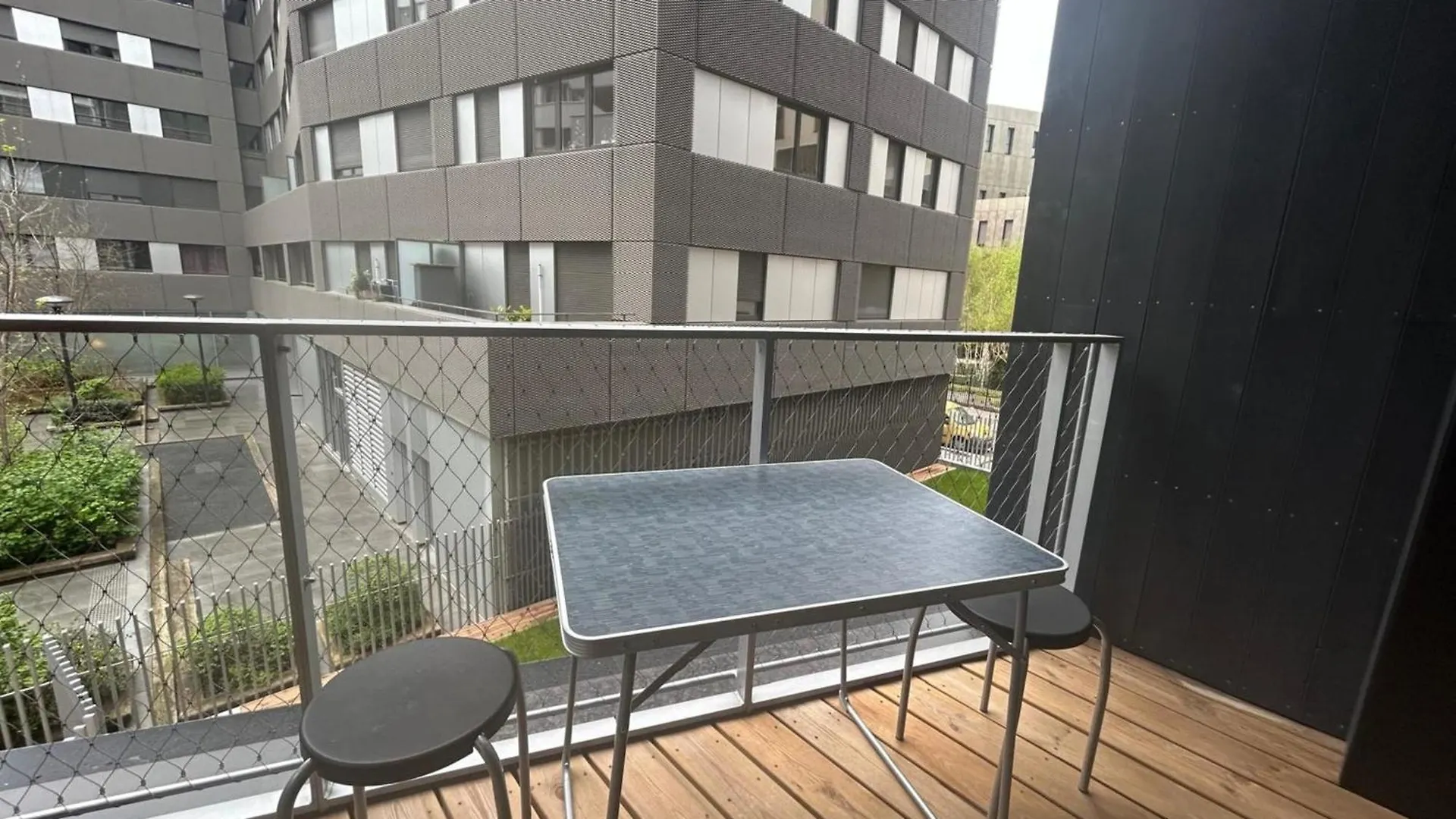 Spacious Appt With Balcony In The 13Th باريس شقة
